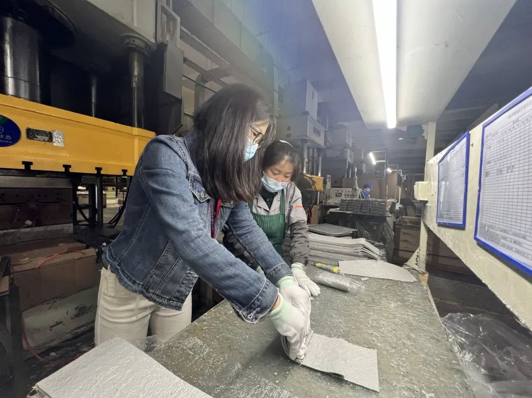 化身“研发小白”，体验best365英国在线体育料“手艺活”——求专求精，掌握市场话语权(图3)